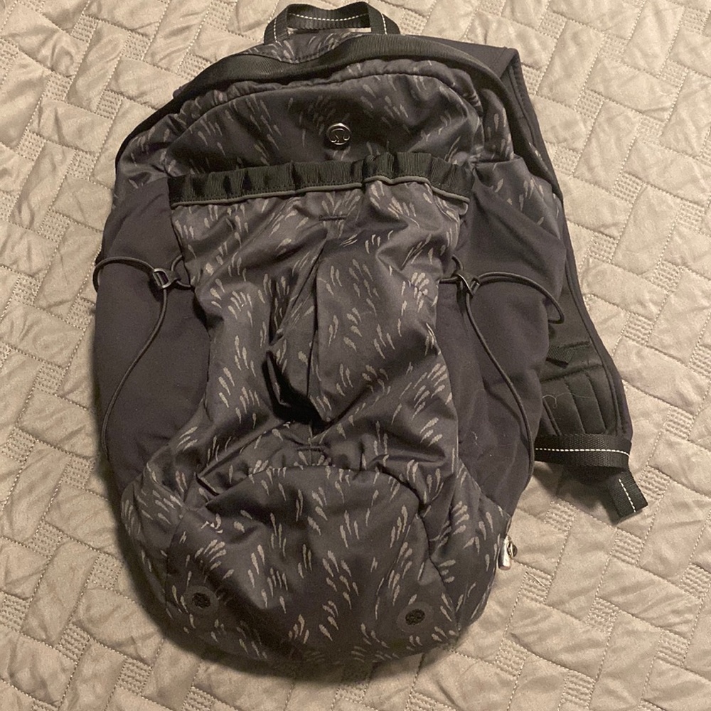 Lululemon Black/Gray Mini Run Backpack